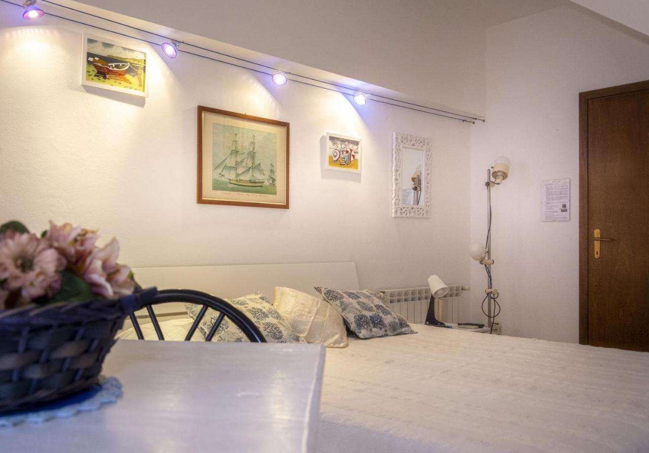 Appartamenti La Casina Porto Azzurro Exterior foto