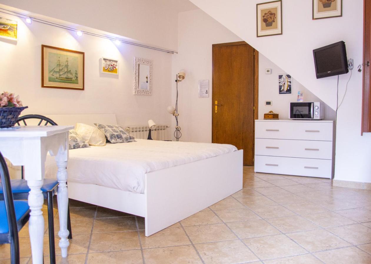Appartamenti La Casina Porto Azzurro Exterior foto
